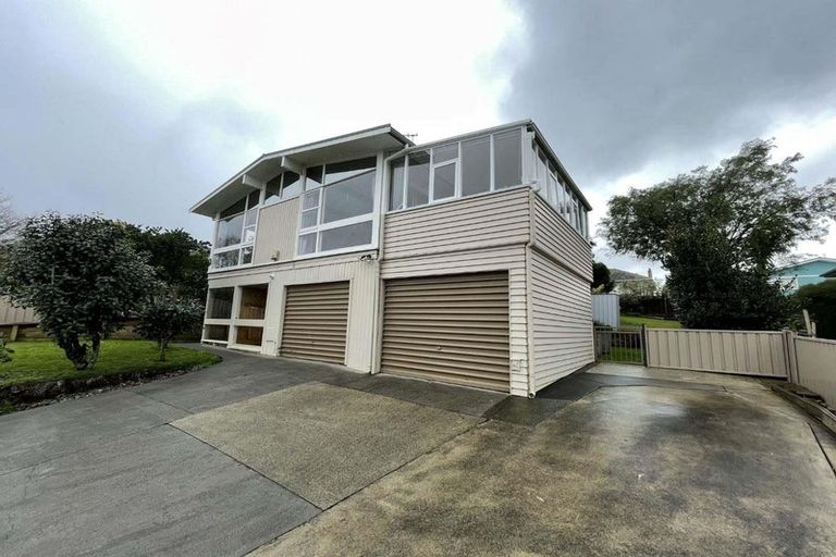 Photo of property in 9 Ellesmere Crescent, Pakuranga Heights, Auckland, 2010