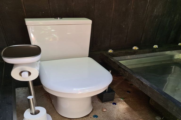 Photo of property in 10-12 Glenesk Road, Piha, New Lynn, 0772