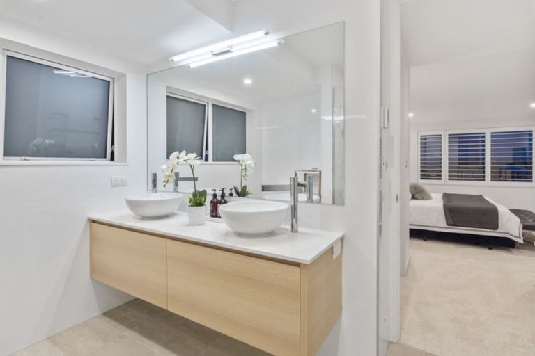 Photo of property in 9 Commodore Parry Road, Castor Bay, Auckland, 0620