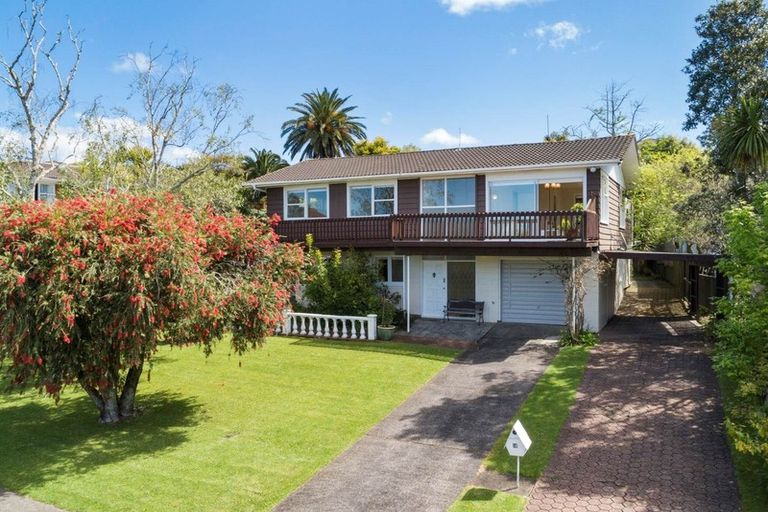 Photo of property in 24 Manhattan Heights, Glendene, Auckland, 0602