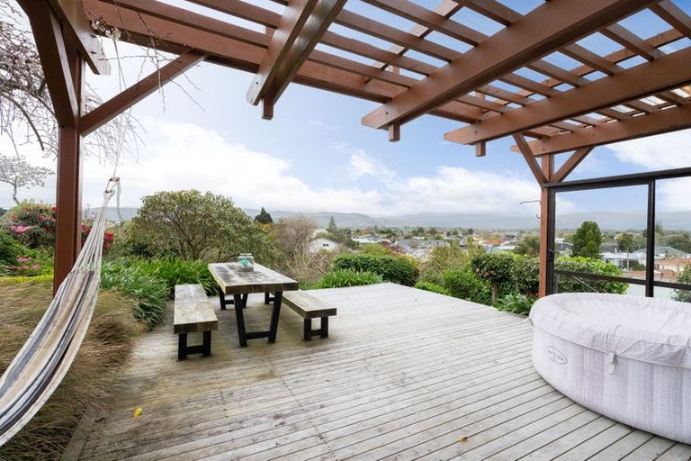 Photo of property in 27 Kawiu Road, Levin, 5510