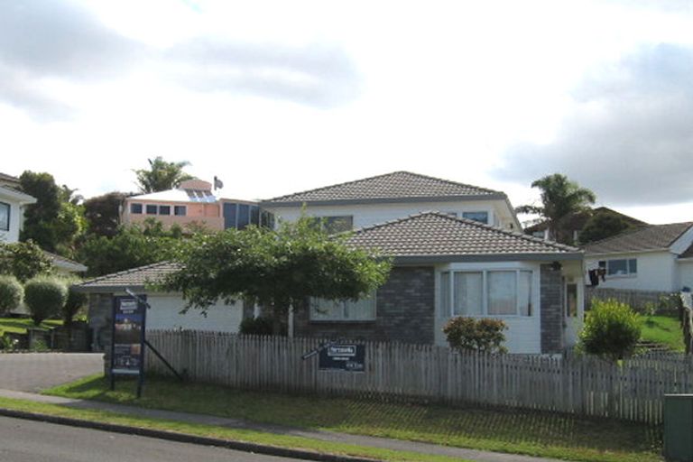 Photo of property in 51 Lagoon Way, West Harbour, Auckland, 0618