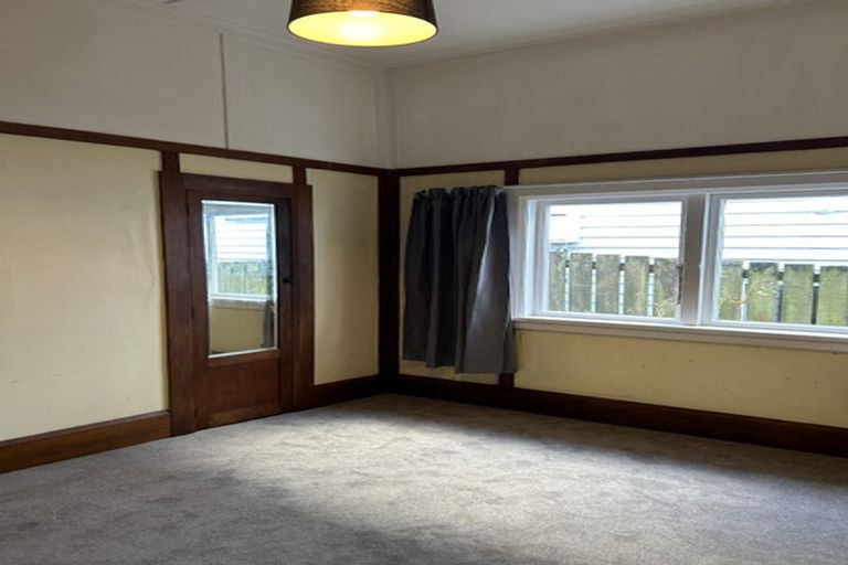 Photo of property in 4 Apuka Street, Brooklyn, Wellington, 6021
