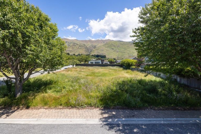 Photo of property in 14 Old Station Avenue, Wanaka, 9305