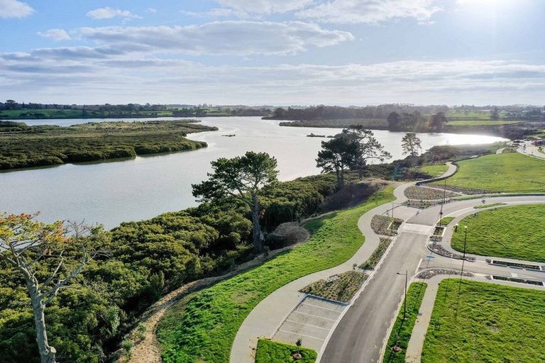 Photo of property in 16 Evergreen Parade, Rosehill, Papakura, 2113