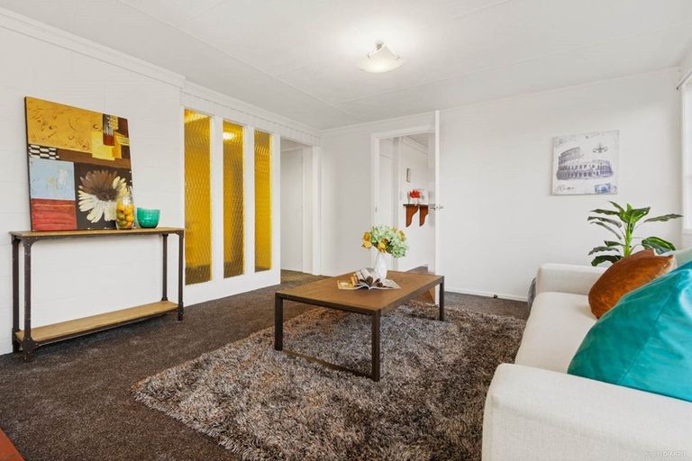 Photo of property in 2/160a Titirangi Road, New Lynn, Auckland, 0600