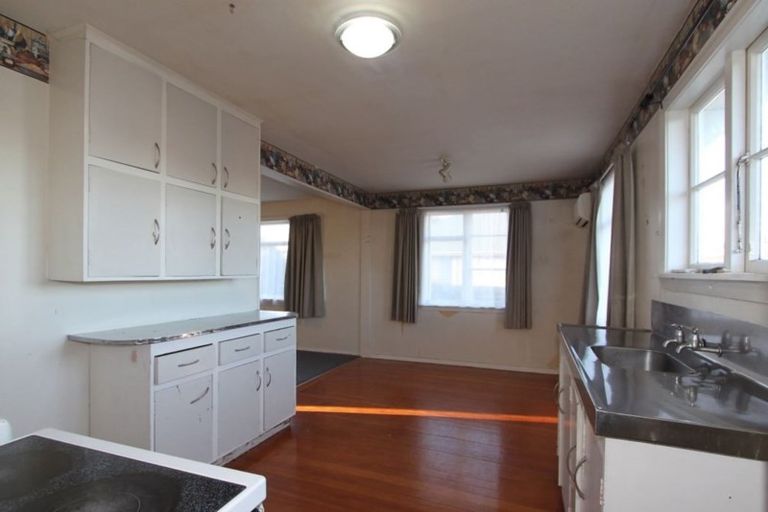 Photo of property in 2 Farquhars Road, Redwood, Christchurch, 8051