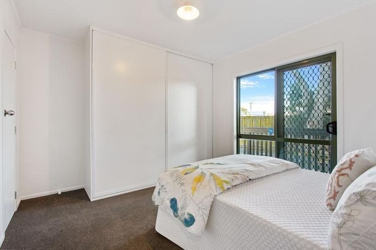 Photo of property in 30 Barrys Road, Glendene, Auckland, 0602