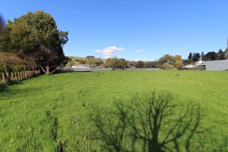Photo of property in 20 Paraekaretu Street, Hunterville, 4730