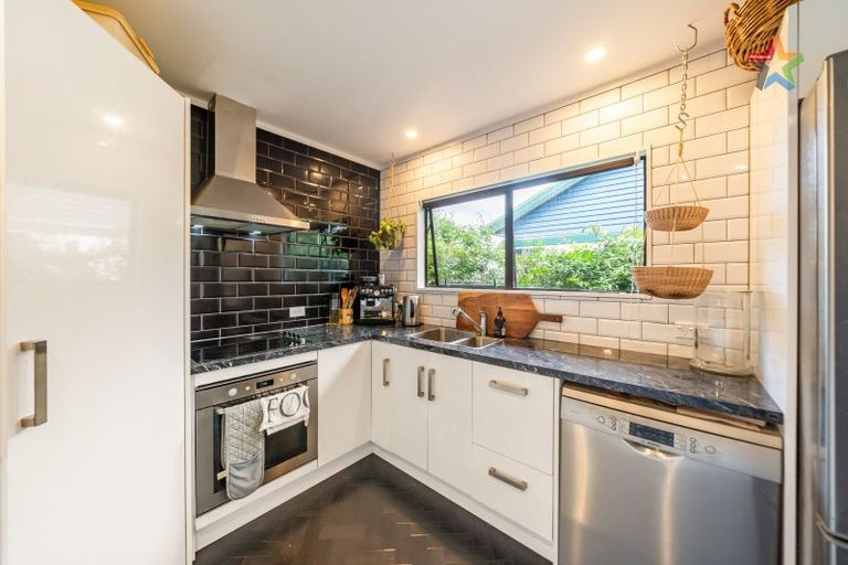 Photo of property in 36a Cambridge Terrace, Waiwhetu, Lower Hutt, 5010