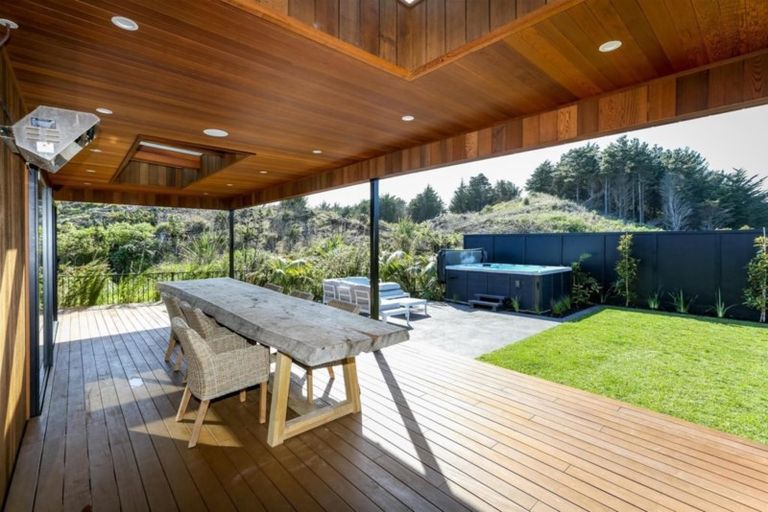 Photo of property in 70 Links Drive, Waiwhakaiho, New Plymouth, 4312