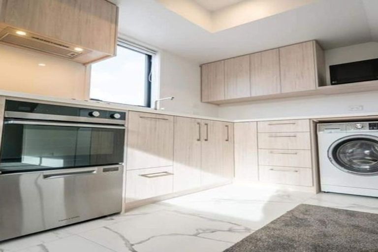 Photo of property in 4/19 Karamu Street, Te Atatu Peninsula, Auckland, 0610