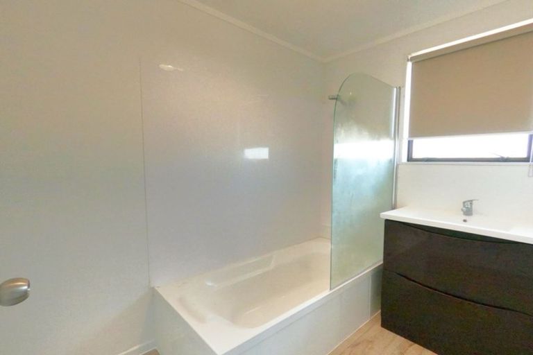 Photo of property in 2/35 Hill Crescent, Papakura, 2110