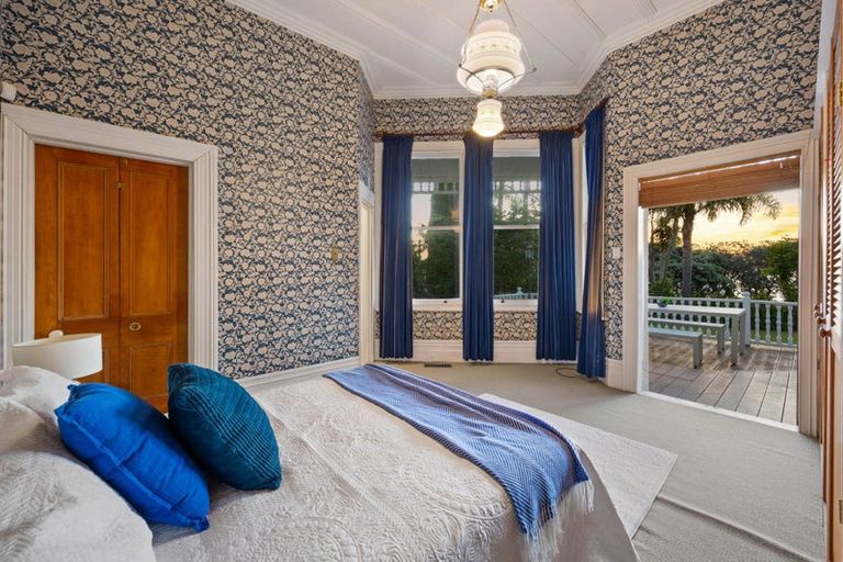 Photo of property in 5 Queen Street, Northcote Point, Auckland, 0627