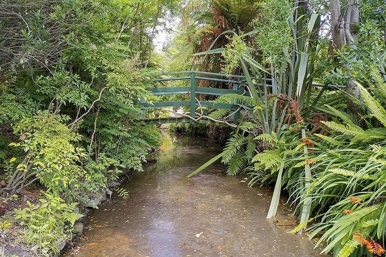 Photo of property in 42 Guildford Drive, Paraparaumu, 5032