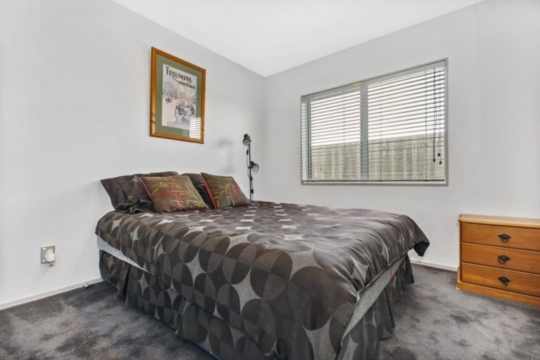 Photo of property in 11 Nirmal Place, Sunnyvale, Auckland, 0612