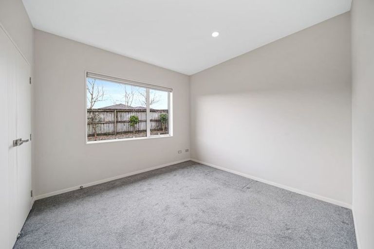Photo of property in 24 Kilmacrennan Drive, Rosehill, Papakura, 2113