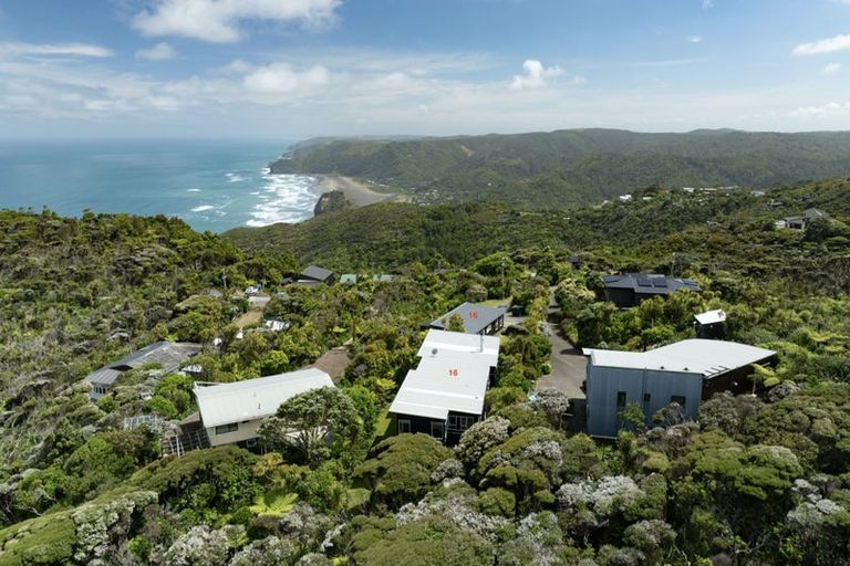 Photo of property in 16 Log Race Road, Piha, New Lynn, 0772