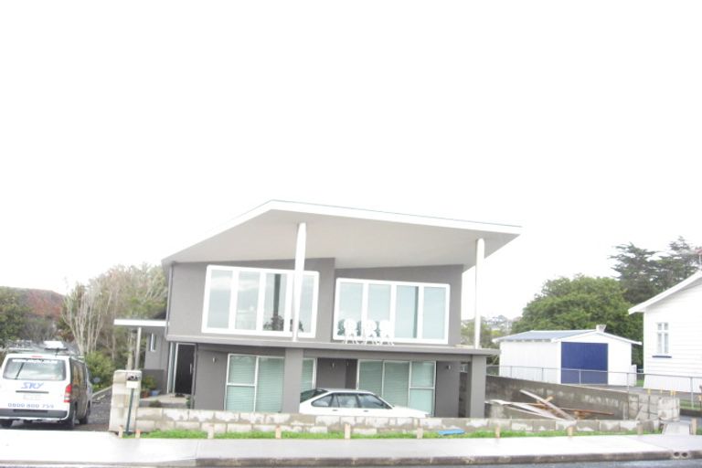 Photo of property in 44 Marine Parade, Mellons Bay, Auckland, 2014