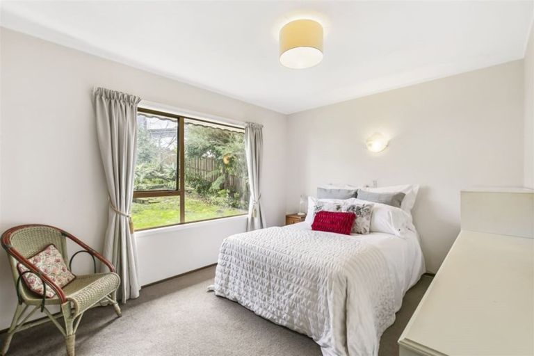 Photo of property in 603 Glenfield Road, Totara Vale, Auckland, 0629