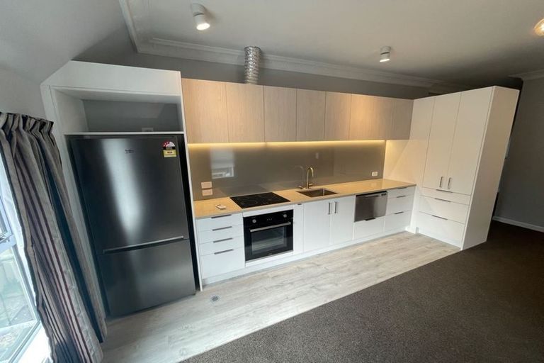 Photo of property in 42b Apu Crescent, Lyall Bay, Wellington, 6022