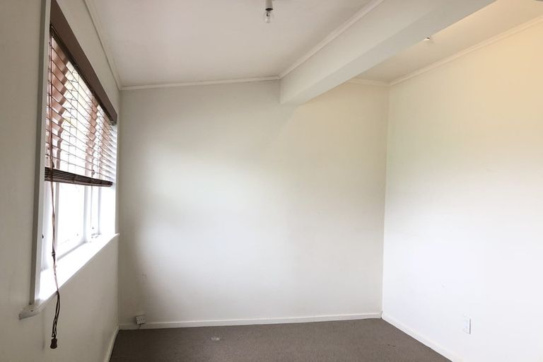 Photo of property in 318 Sturges Road, Henderson Valley, Auckland, 0612