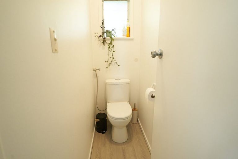 Photo of property in 1/12 Lake Road, Northcote, Auckland, 0627