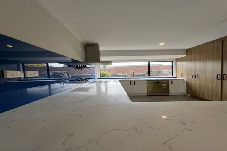 Photo of property in 16 Loloma Drive, Half Moon Bay, Auckland, 2012