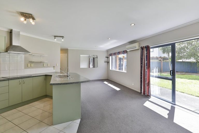 Photo of property in 13 Jeffery Reeve Crescent, Ranui, Auckland, 0612