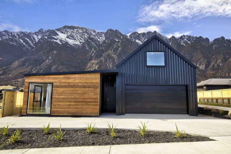 Photo of property in 43 Spur Ridge Rise, Jacks Point, 9371