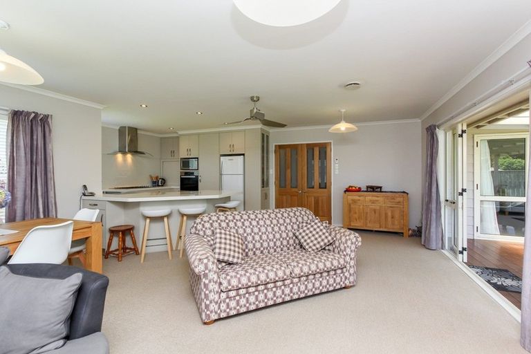 Photo of property in 18 Veale Road, Frankleigh Park, New Plymouth, 4310