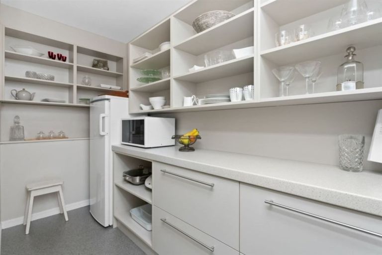 Photo of property in 39 Crofton Road, Harewood, Christchurch, 8051