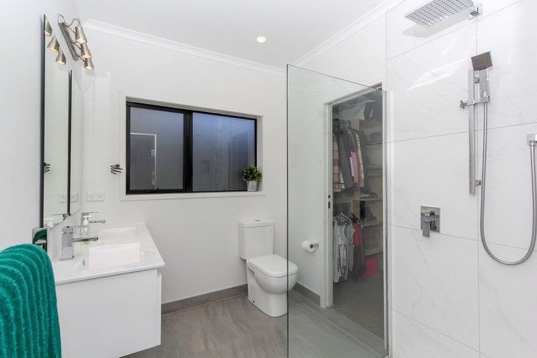 Photo of property in 5a Tupuhi Place, Highlands Park, New Plymouth, 4312