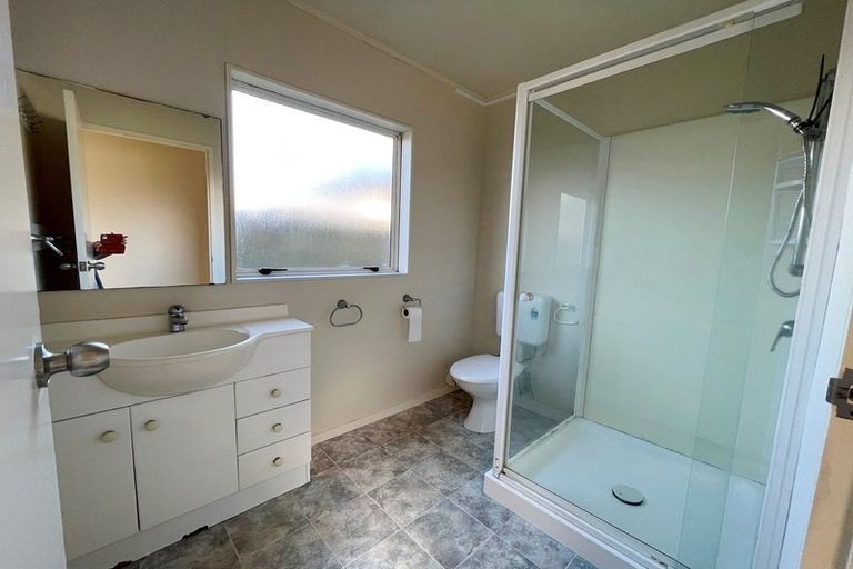 Photo of property in 10 Granville Drive, Massey, Auckland, 0614