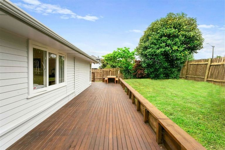 Photo of property in 17 Brookfield Road, Te Atatu Peninsula, Auckland, 0610