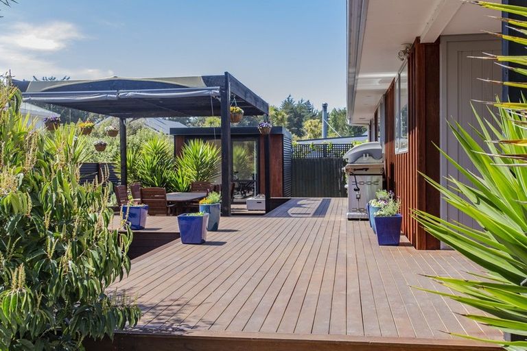 Photo of property in 32 Park Terrace, Waikuku Beach, 7473