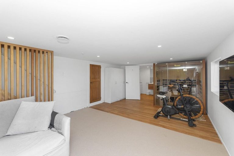 Photo of property in 106 Tiroroa Avenue, Te Atatu South, Auckland, 0610