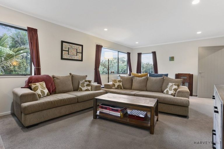 Photo of property in 212 Shaw Road, Oratia, Auckland, 0604