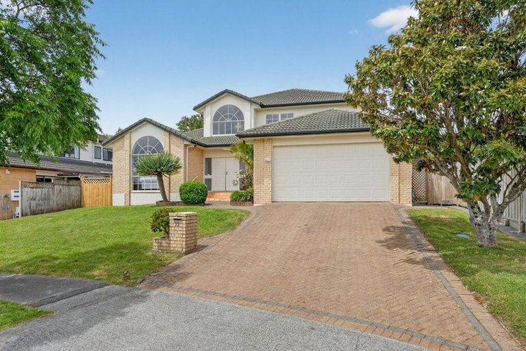 Photo of property in 32 Delmont Close, East Tamaki Heights, Auckland, 2016