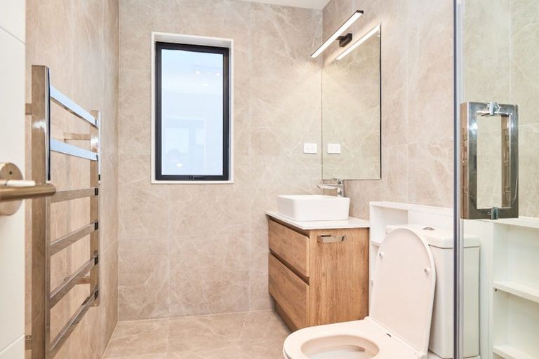 Photo of property in 36c Eastern Beach Road, Bucklands Beach, Auckland, 2012