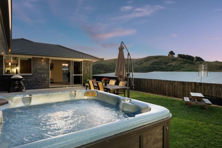 Photo of property in 54 Ballintoy Park Drive, Welcome Bay, Tauranga, 3175