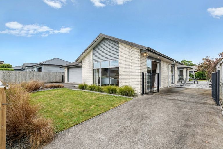 Photo of property in 3 Madden Avenue, Kumeu, 0810