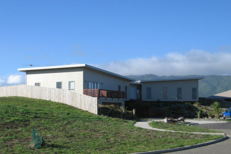 Photo of property in 29 Pharazyn Avenue, Waikanae Beach, Waikanae, 5036