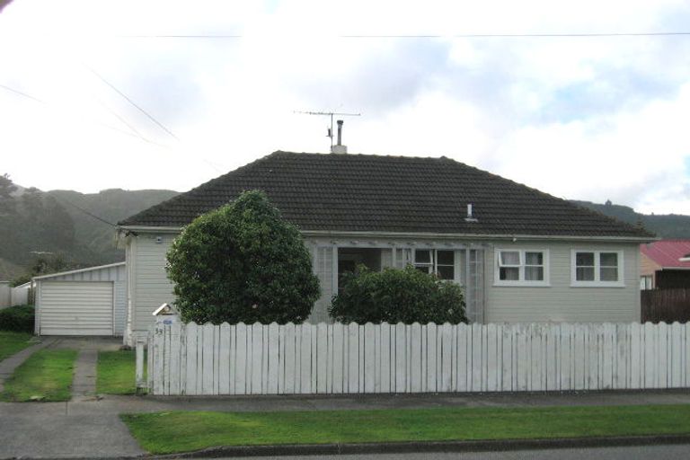 Photo of property in 33 Reynolds Street, Taita, Lower Hutt, 5011