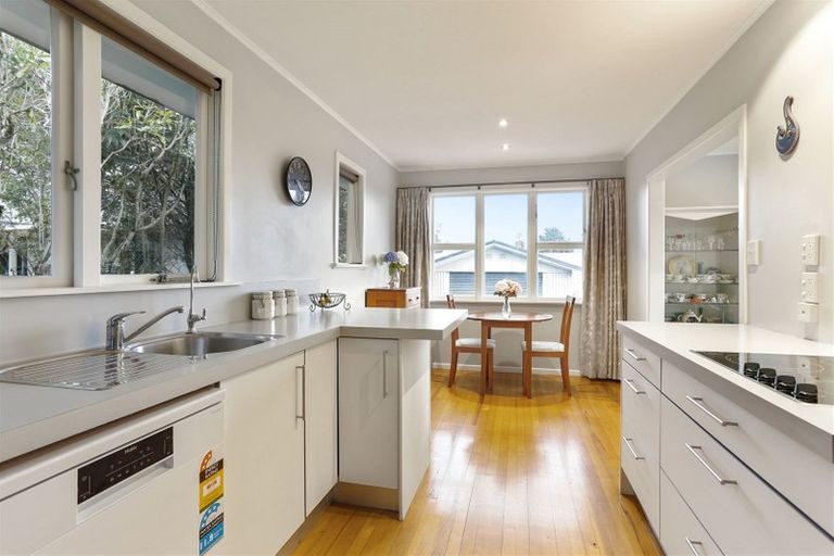 Photo of property in 1/2 Hughes Terrace, Te Atatu Peninsula, Auckland, 0610