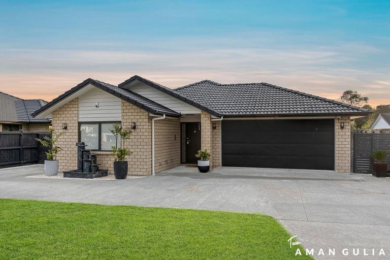 Photo of property in 7 Kahika Grove, Huapai, Kumeu, 0810