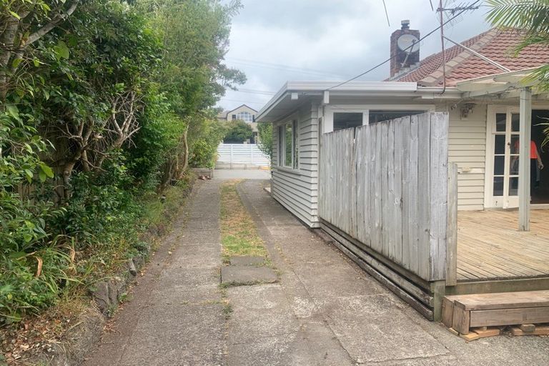 Photo of property in 44 Sylvan Avenue, Northcote, Auckland, 0627
