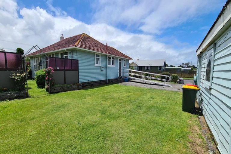 Photo of property in 24 Whitcombe Road, Opunake, 4616