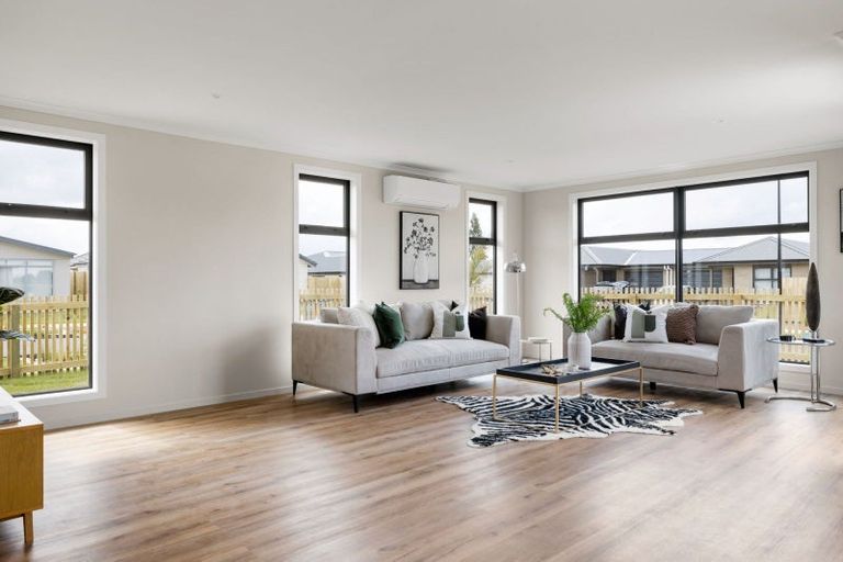 Photo of property in 54 Waruhia Crescent, Rototuna North, 3281