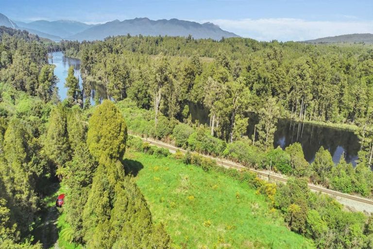 Photo of property in 1946 Arnold Valley Road, Moana, Dobson, 7872